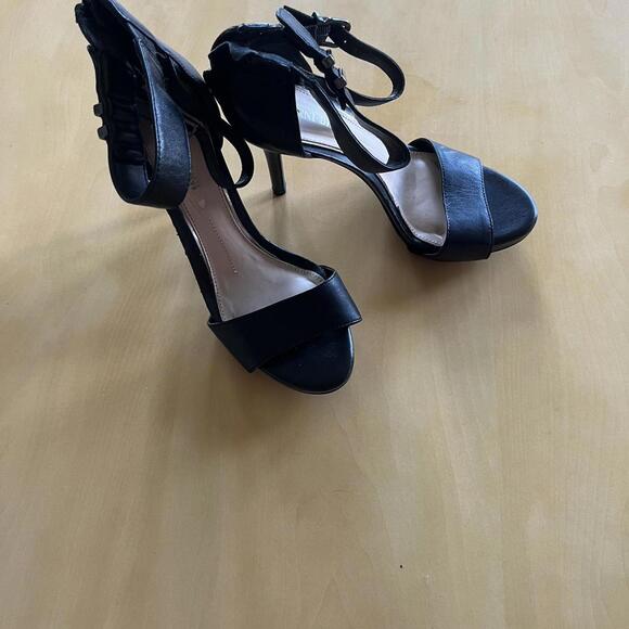 Gianni Bini Women's Black Court - Picture 1 of 7